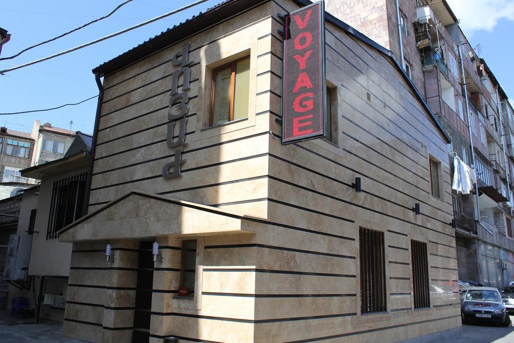 Voyage Hotel Erevan Esterno foto
